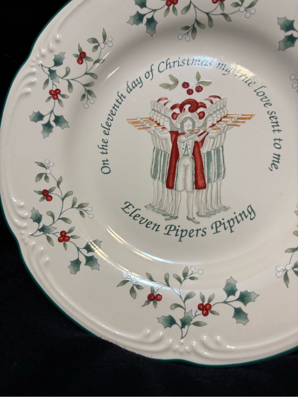 Pfaltzgraff Eleven Pipers Piping 8” Christmas Plate 12 Days of Christmas - Picture 4 of 7